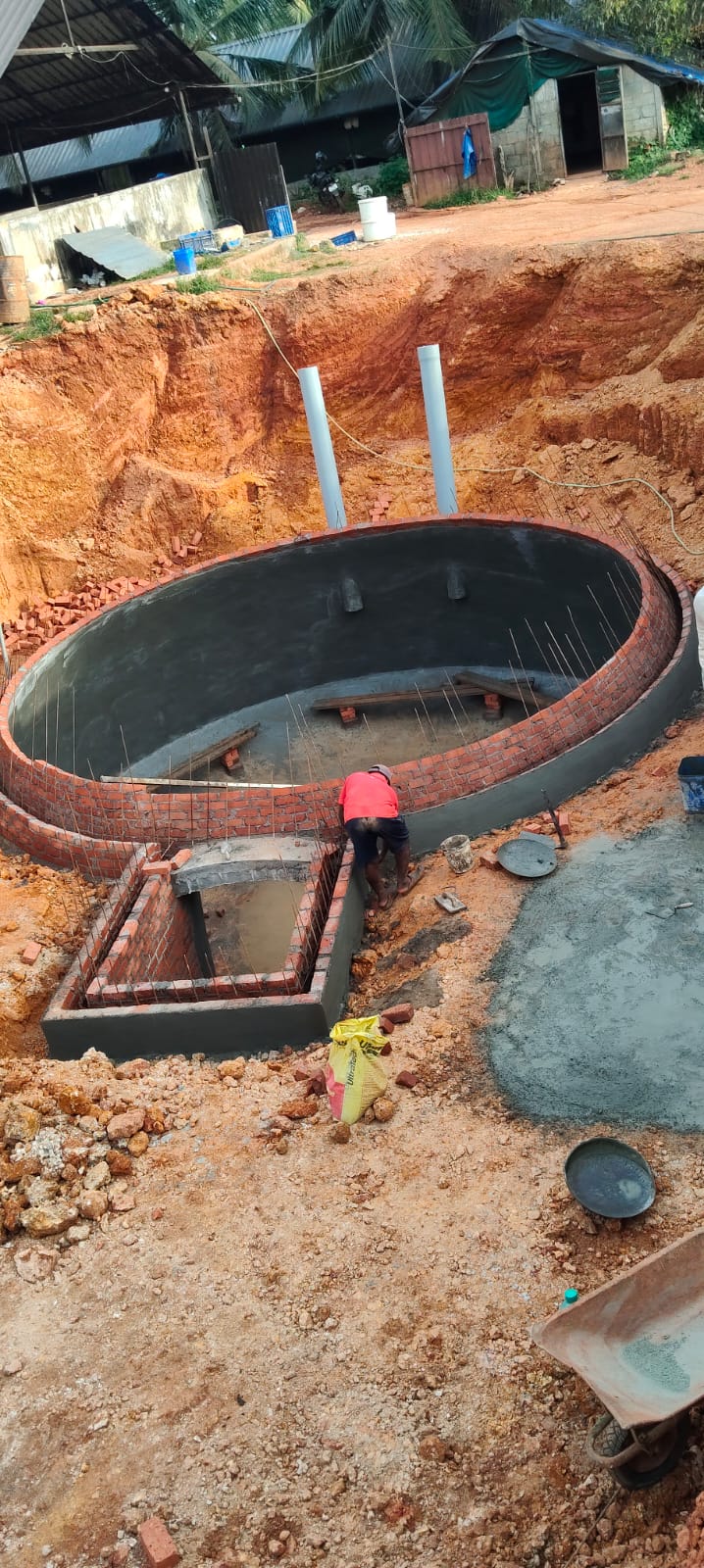 Biogas ring wall and inlet construction